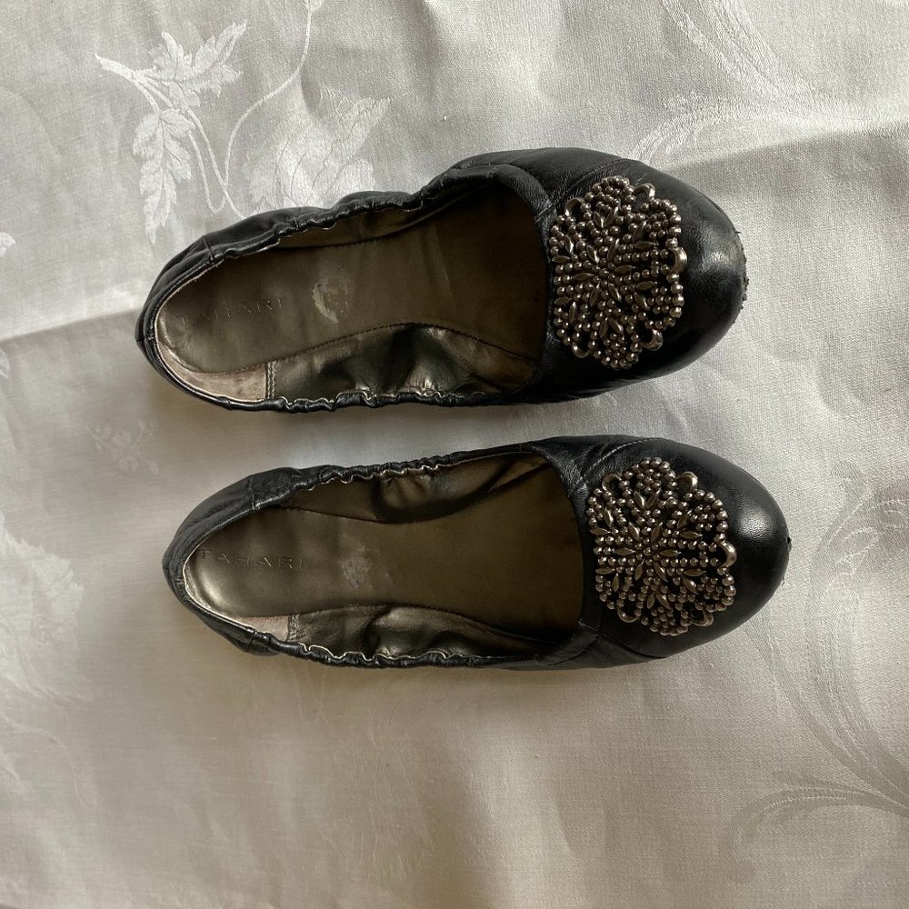 Black ballet flats